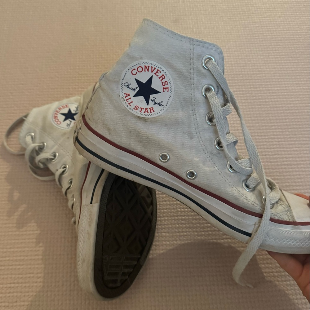 Women's Size 7 Converse Chuck Taylor All Star High Top Shoes